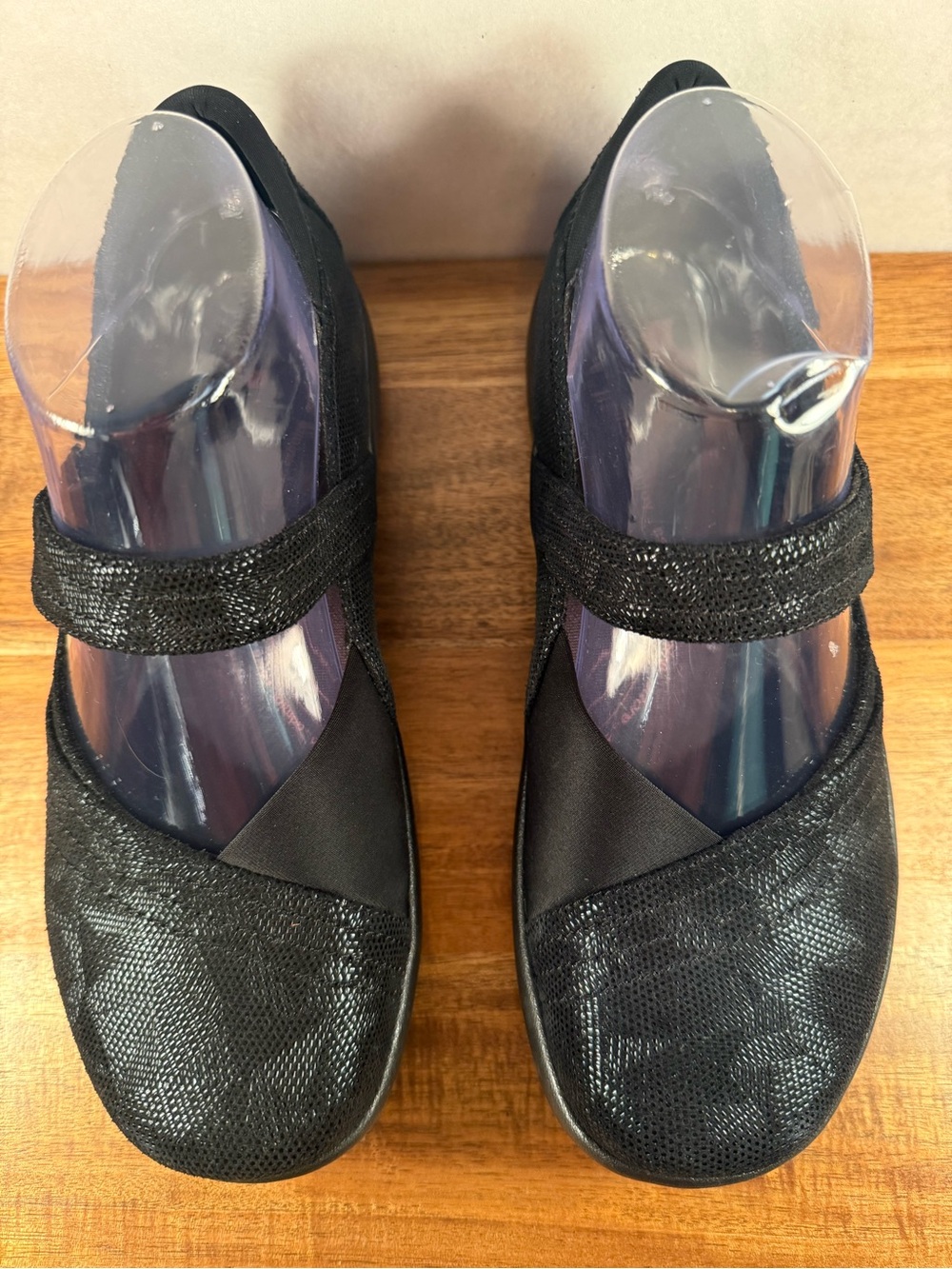 Revere Timaru Mary Jane Black Shoes Size 7 NWOT